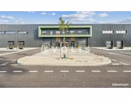 local d'activité 1 408 m²