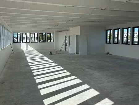 local entrepôt plateaux