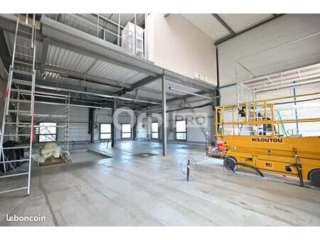 local d'activité 3 543 m²