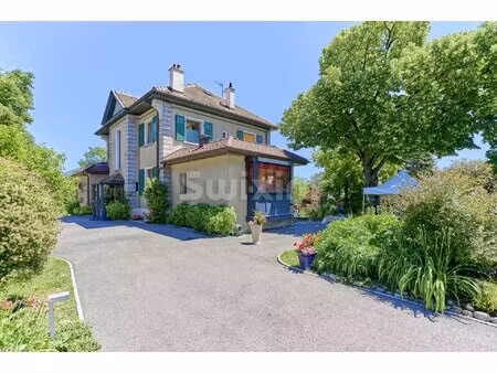 prestigieux domaine proche frontière genevoise