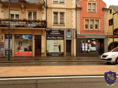 saint-louis en plein coeur grand local commercial de 137 m2