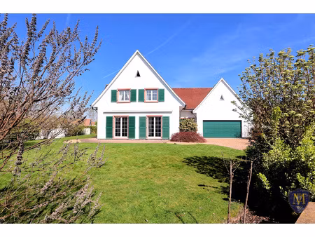 village-neuf dans une impasse au calme belle maison d'archit