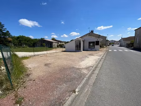 exclusivite pisany - murs libres  local commercial 34 m² avec parking