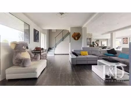 maison de luxe à vendre à saint-martin-de-nigelles : 698 000 € | 330m²