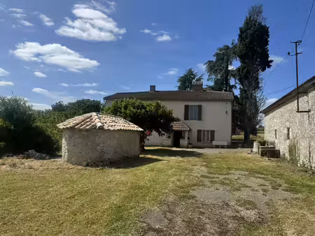 belle maison quercynoise en pierre de 165 m2 à restaurer avec des dépendances ( grange et.