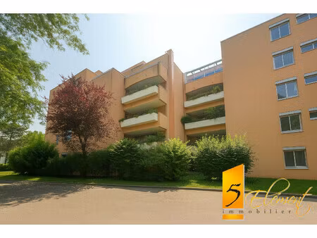 appartement familial traversant avec garage et cave