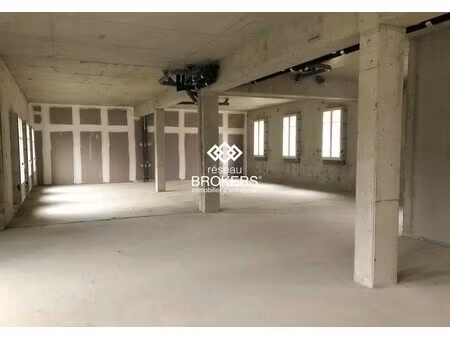 location local commercial