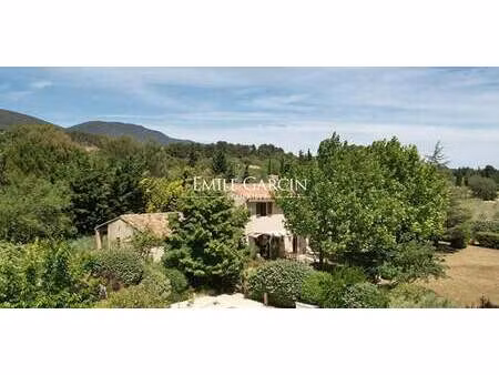 maison avec piscine et jardin vaugines (84)