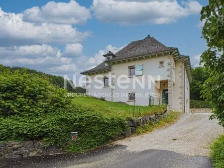 a vendre à marmanhac  sur terrain d'environ 1000 m²  maison de caractère de type 4 d'une..