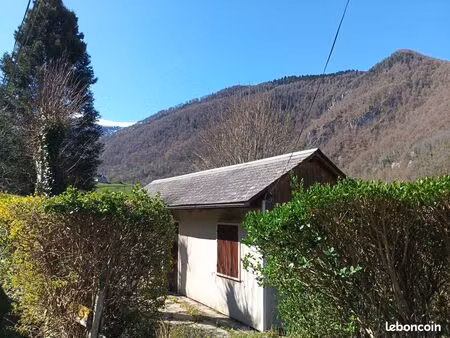 propriété de 4706 m2 arboré  composée d'un chalet  et dépendances
