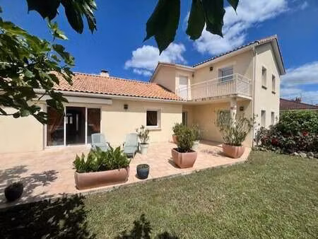 vente maison à saint-philbert-de-grand-lieu (44310) : à vendre / 233m² saint-philbert-de-g