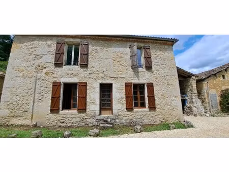 à saisir – ensemble en pierre avec dépendances et fort potentiel !