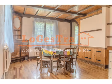 maison d'habitation individuelle avec sous-sol et terrain cl