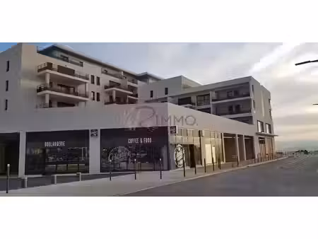 location parking 12 m² à les milles (13290)  180 €