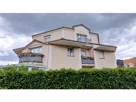 a roissy en france - appartement f2 avec parking.