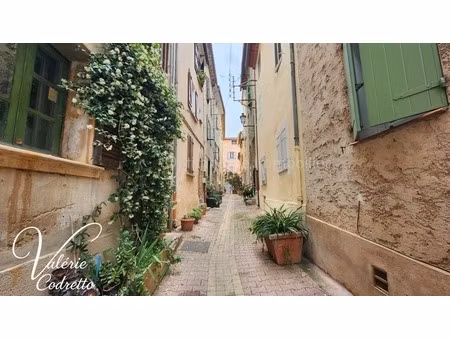 à vendre maison de village 6 pièces sollies toucas (83) idéal investisseur comprenant 2 ap