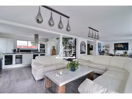 maison contemporaine sur un terrain de 3900 m²