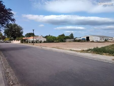 terrain borné à bâtir à anais