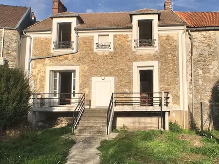 charmante maison ancienne dans le coeur du village