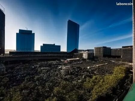 appartement vue mer   marseille arenc 3 pièces