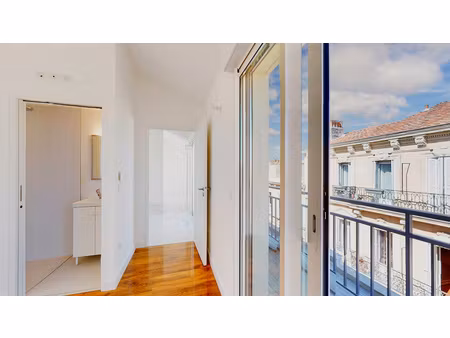 2 pieces dernier etage terrasse vue mer marseille cours julien 13006