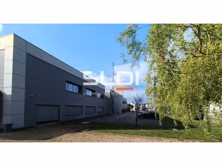 a vendre locaux d'activites et de bureaux 2100 m² non divisibles