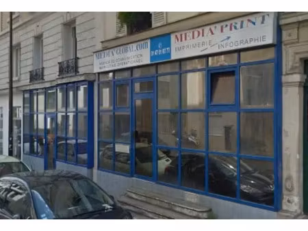 accès indépendant et vitrine