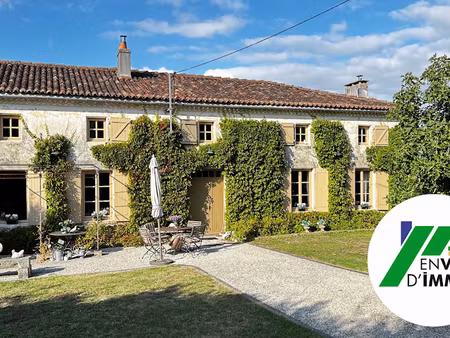 vente maison 5 pièces 215 m² à saint-pierre-de-juillers (17400)  429 000 €
