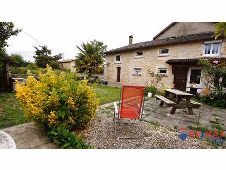 jolie maison de village pleine de charme sur les hauteurs de