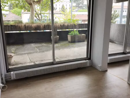 location bureau 3 pièces 62 m² à chamalières (63400)