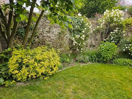 maison - 205 m2 - 6 pièces - non meublé