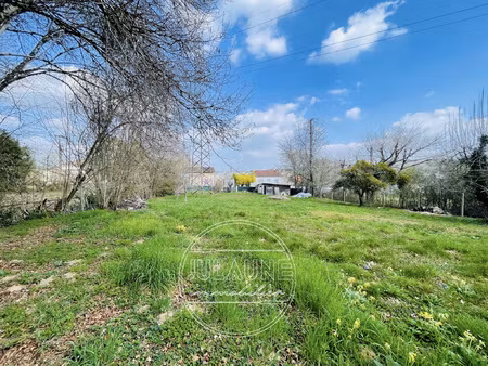 terrain constructible de 1351 m2 à saint priest taurion !