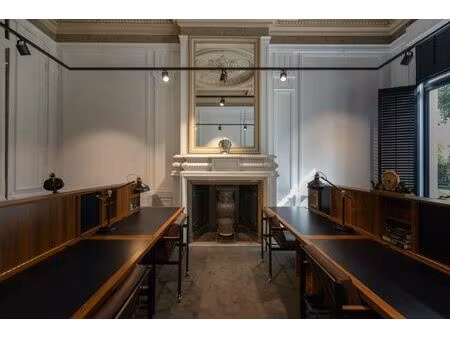 espace de bureau ouvert pour 15 à regus no18 ampla house