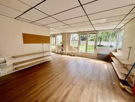 location local commercial 124m²