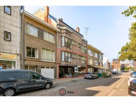 handelspand + woonst van 145 m2  terras 47m2 + parking
