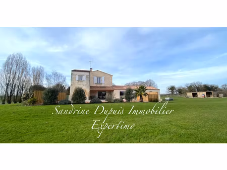 chermignac : magnifique propriété rénovée 6 chambres. idéale pour activité de chambres d'h