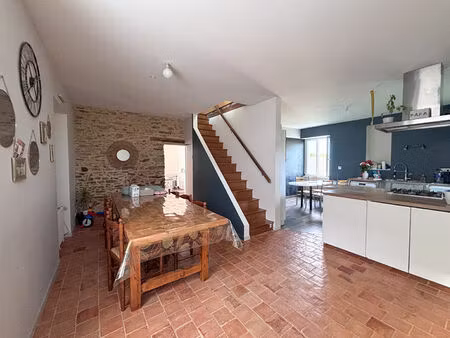 vente maison 6 pièces  120.00m²  méral