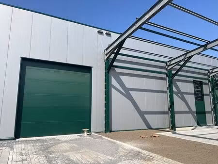 re|core  the sheds  unités pme  279 m²  2 parkings  emplacem