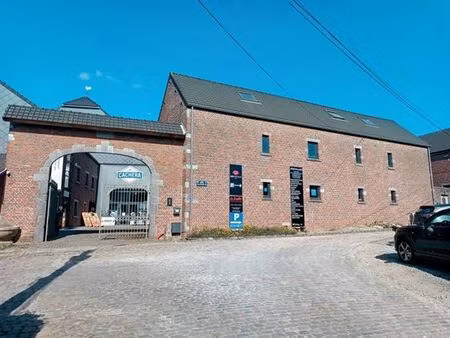 magnifiques bureaux situé dans le site de l'aerovillage!