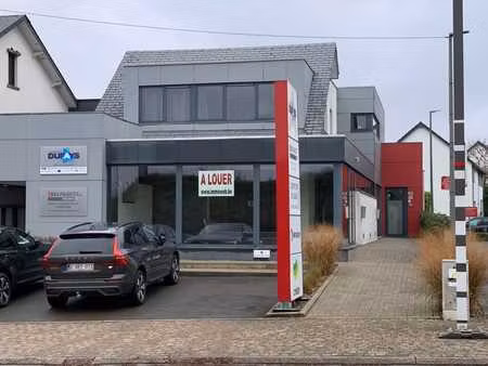 espace commercial de 100 m2 + parkings à beaufays centre