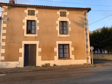 vente maison 4 pièces 84 m² à montbron (16220)  54 800 €