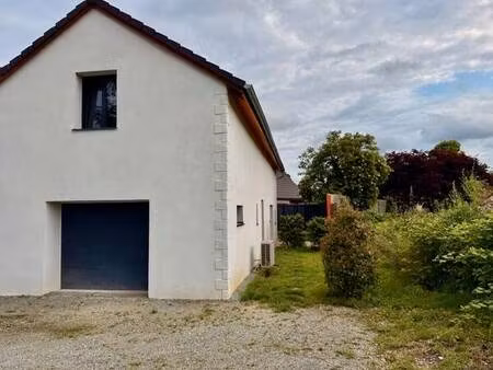belles prestations pour cette maison de 120m2 au sol et son jardin