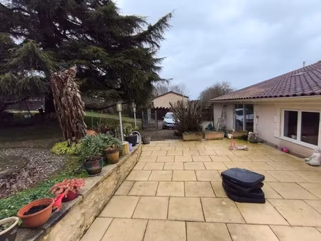 vente maison 6 pièces 210 m² à montlieu-la-garde (17210)  213 000 €