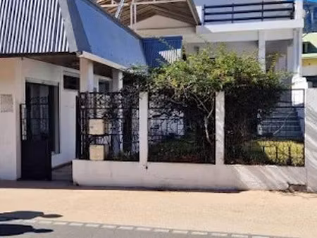 vente maison 4 pièces 185 m² à cilaos (97413)  335 000 €