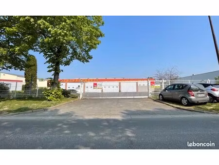 local d'activité 1 660 m²