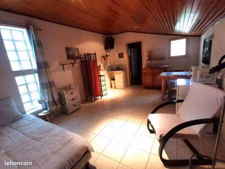 loue studio meublé dans villa pour 1 personne