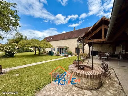 propriété 8 pièces 233 m²