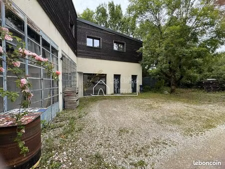 local 170 m² onet-le-château