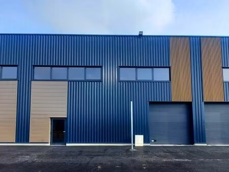 local d'activité 2 105 m²