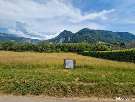 rovon terrain constructible non viabilisé 1000m2